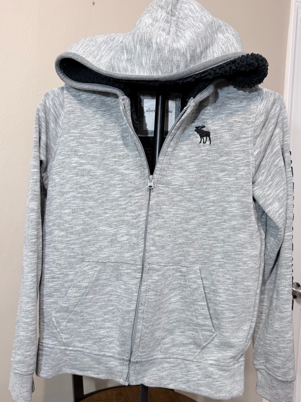 abercrombie kids Heather Gray Zip-Up Hoodie with Black Sherpa Lining Size 13/14